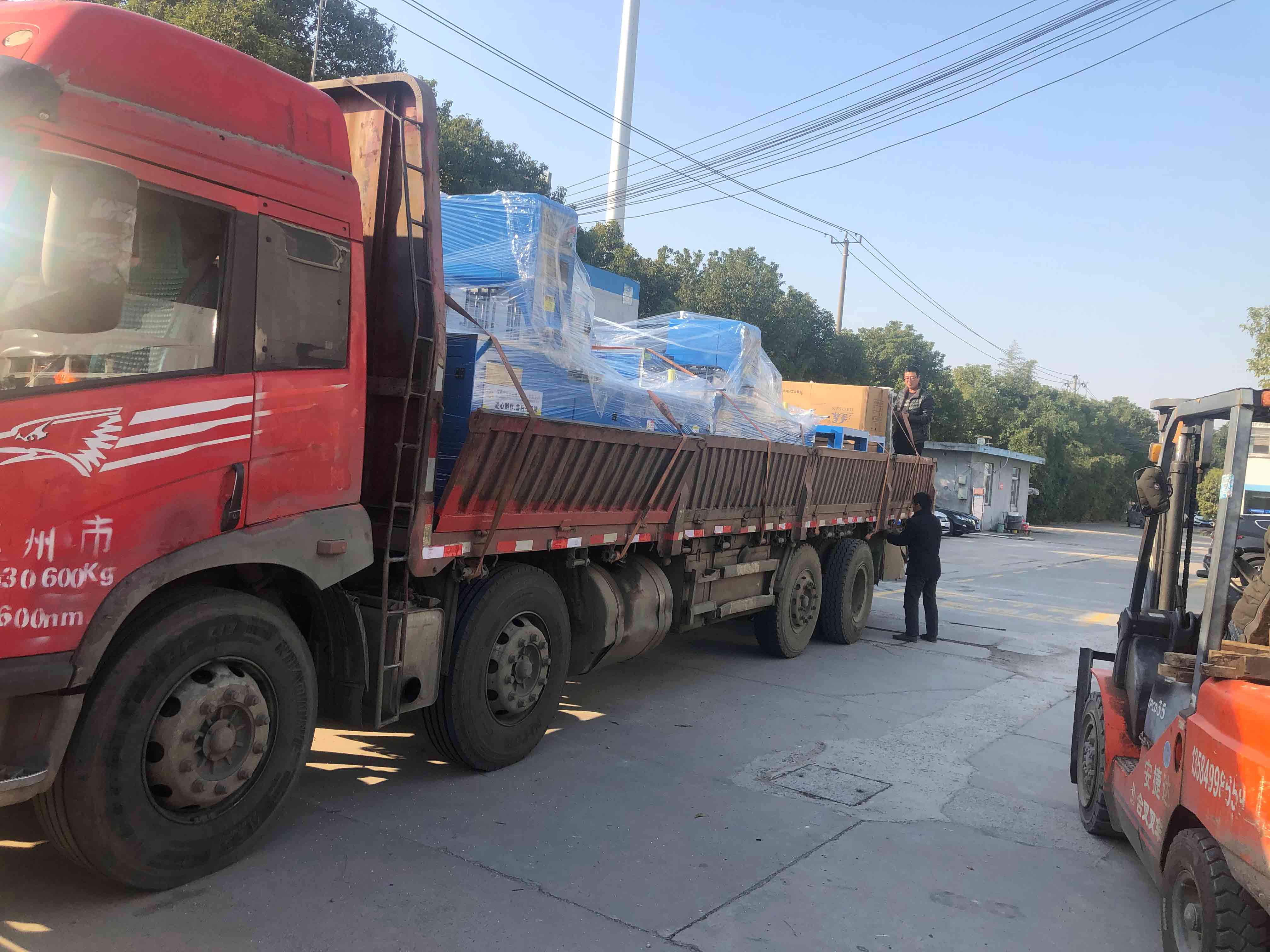 鋁型材切割機設備發貨