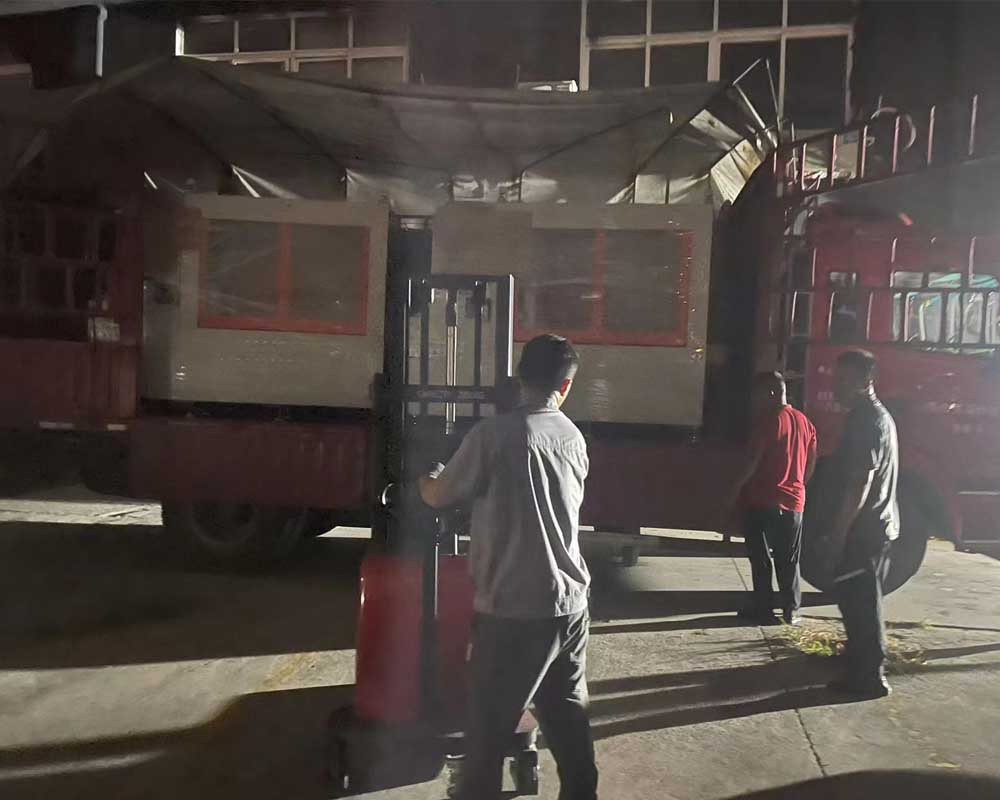 【浙江】兩臺復購鋁型材自動切割機,夜色中發(fā)貨走起!!