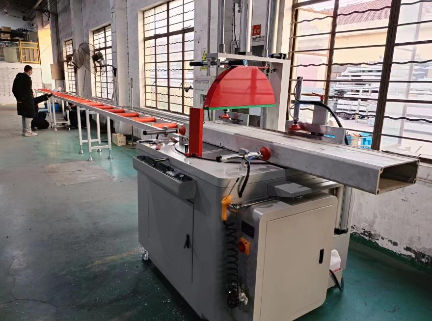 【上?！恐匦蛿?shù)控角度鋸SDY-R750發(fā)往上海青浦